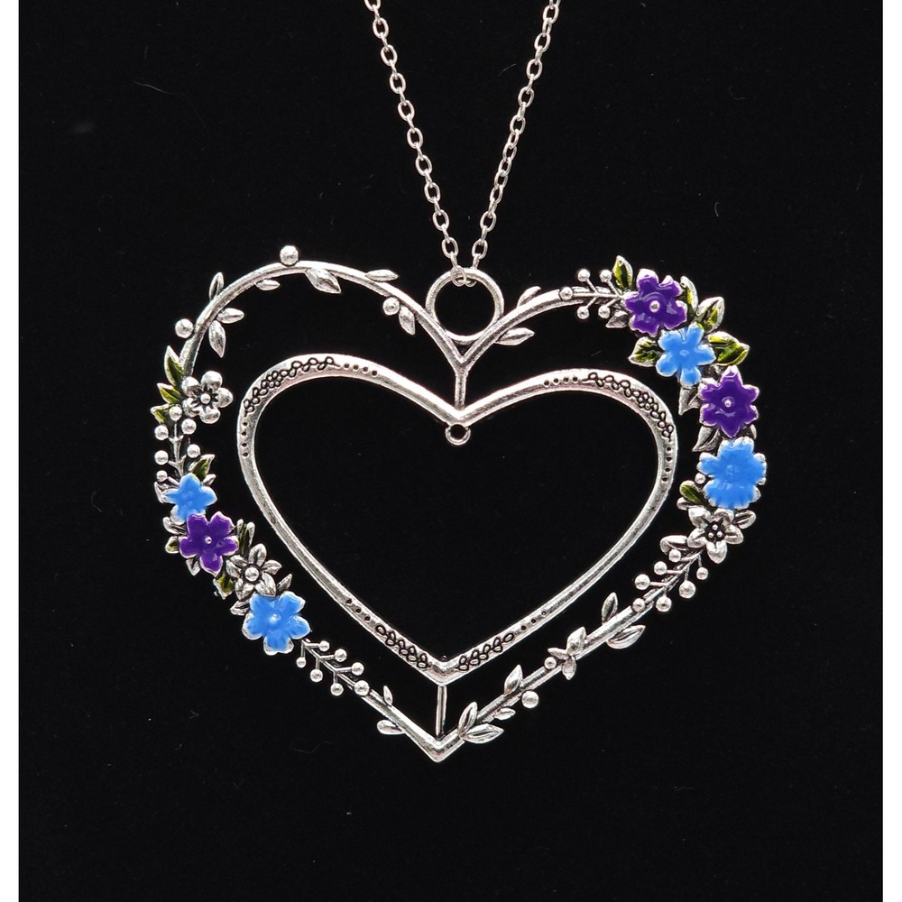 Spinning Heart Floral Pendant Necklace